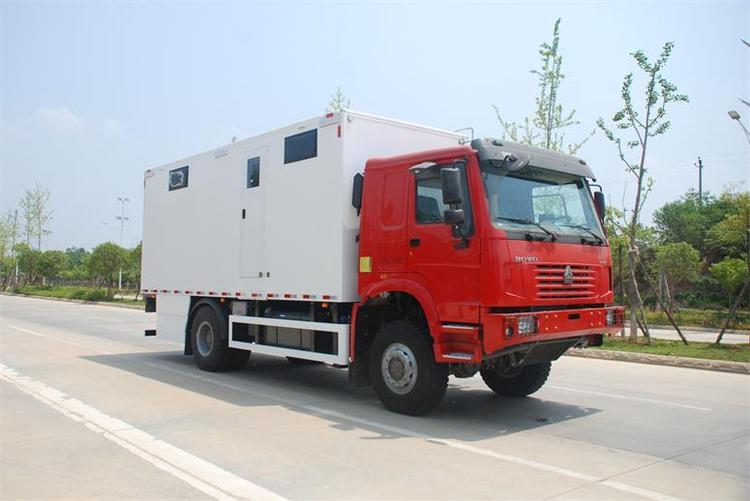 HOWO 4x4 Mobile Toilet Vehicle (Logistics Support Environmental Protection )
