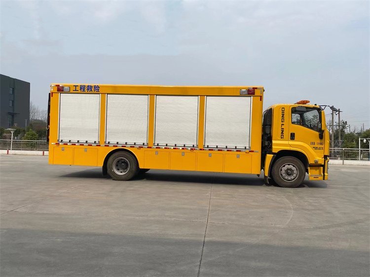 ISUZU GIGA Rescue Truck Mounted with Generator Set 100KW-500KW Drainage Pump 500M3-3000M3/h
