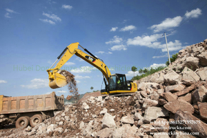CATERPILLAR 323D2L Excavator 