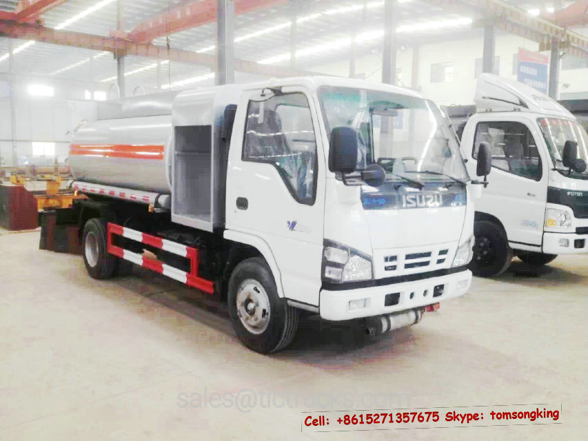 ISUZU 4,000L-6,000L Diesel oil Tanker Truck