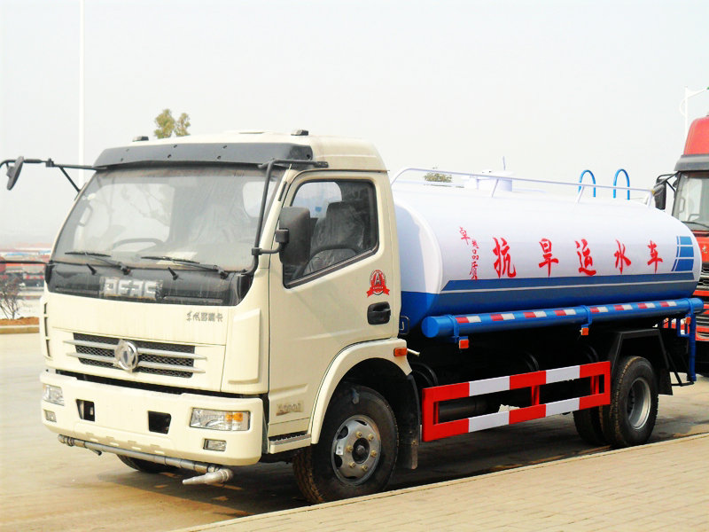 Dongfeng Duolika 4x2 Water Tank Truck 8000L
