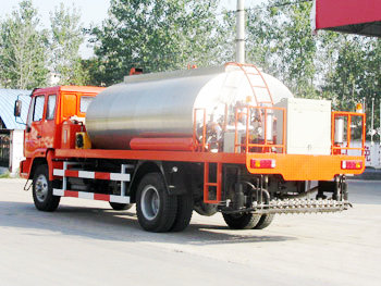 Sinotruck 4*2 Asphalt Bitumen Sprayer Truck