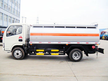 DONGFENG 4X2 SMALL 5CBM OIL TANKER TRUCK
