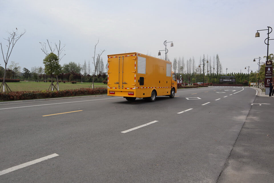Dongfeng DFAC Captain Dollicar 100-150kw Electric Power Supply Truck 