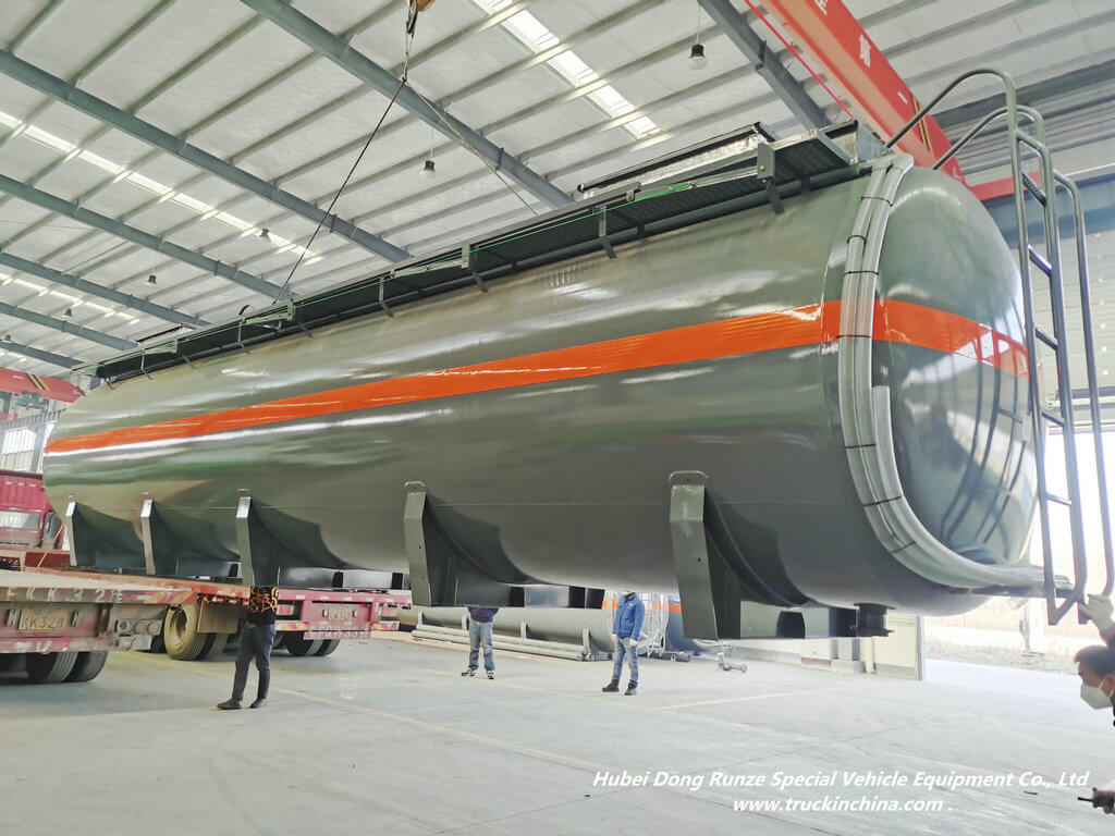 Lined PE Hydrochloric Acid (HCl) Storage Transport Tanks 6604 Gallon For Saudi Arabia Trailer Mounted 