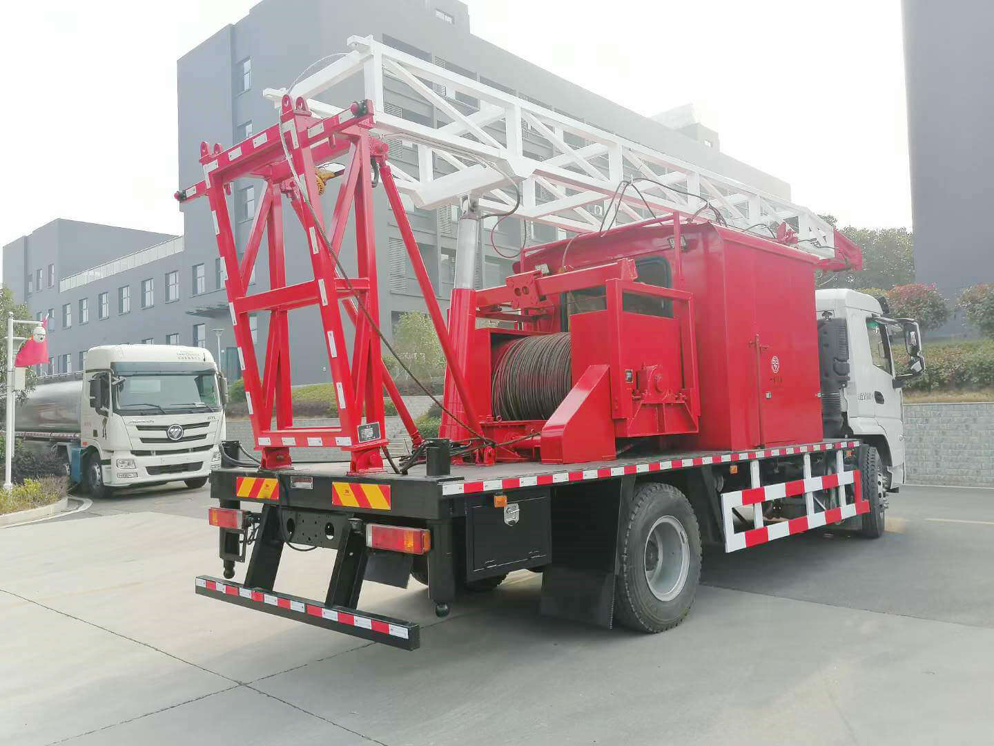 SHACMAN Truck Mounted Oilfield Drilling Rig with Winch 120KN /2500m/ 