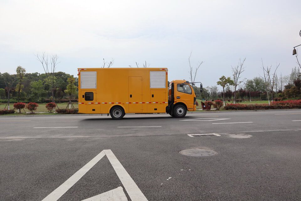 Dongfeng DFAC Captain Dollicar 100-150kw Electric Power Supply Truck 