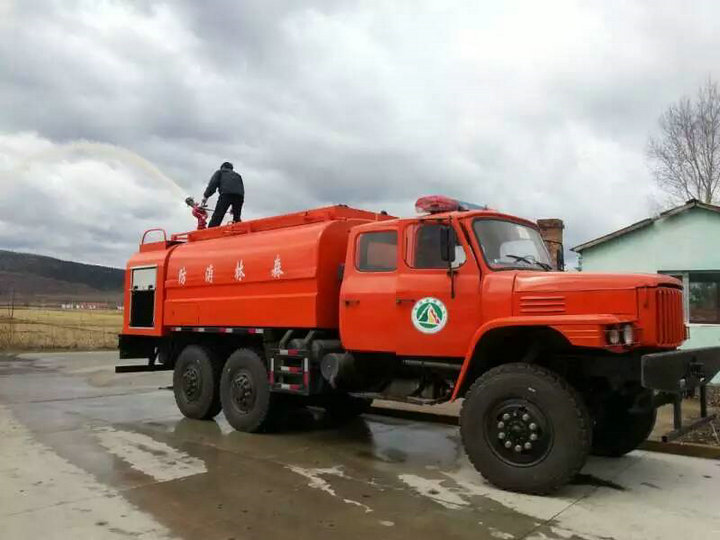Off Road 6x6 Water Tanker Fire Truck 7000L ( 1849 Gallons) For Forest Fire Fighting